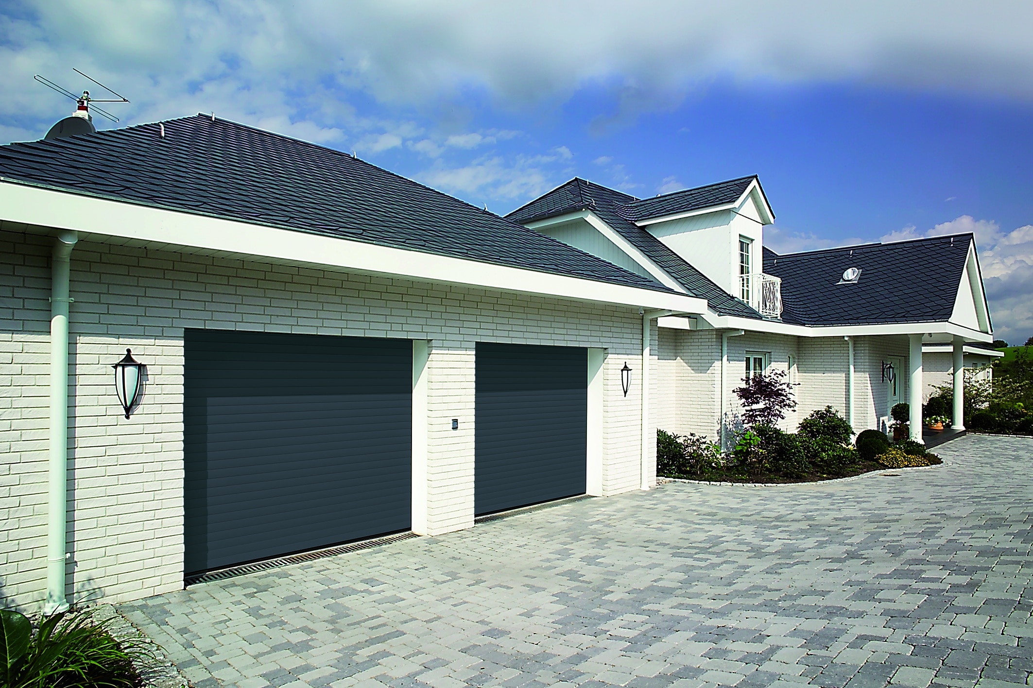 House with double garage with two garage doors