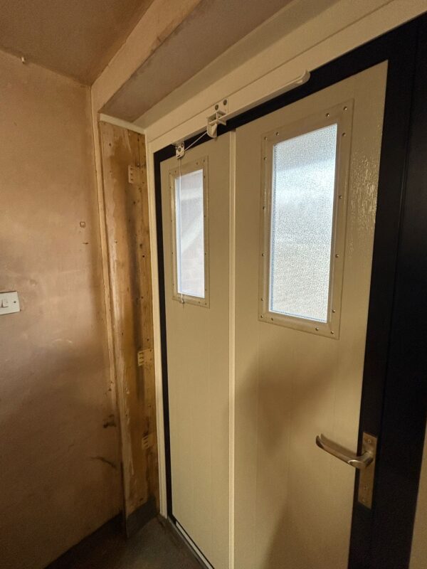 Wisniowski Insulated side hinged doors