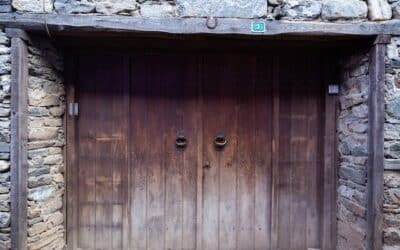 Steel Garage Doors Vs Wooden Garage Doors